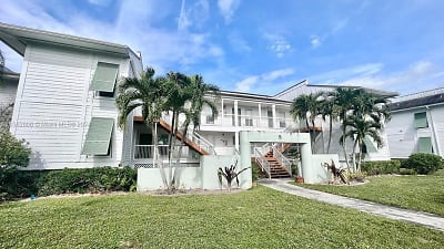 270 Cypress Point Dr #270 - Palm Beach Gardens, FL