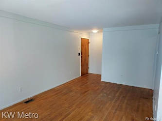 29334 Hoover Rd - Warren, MI