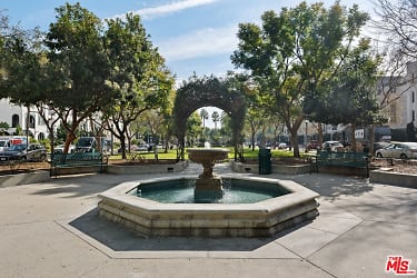5625 Crescent Park W #110 - Los Angeles, CA
