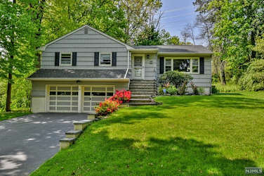 52 Goodviet Pl - Glen Rock, NJ