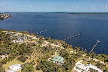 13895 N Indian River Dr - Sebastian, FL