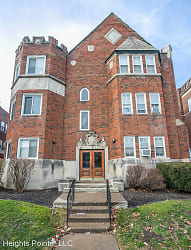 Old World Charm With New Modern Feel That Allows Your Furry Friend Apartments - Shaker Heights, OH
