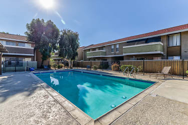 Amberwood Villas Apartments - Hemet, CA