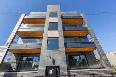 2518 W Diversey Ave - Chicago, IL
