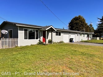 2130 Lewis St unit 2140 - North Bend, OR