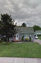 5159 Strawberry Ln - Willoughby, OH