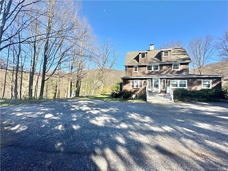 1 Mineral Springs Rd - Mountainville, NY