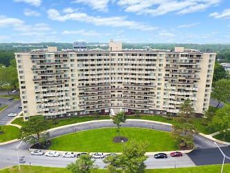 Towers Of Windsor Park Apartment Homes - Cherry Hill, NJ