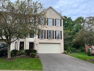 8904 Lost Valley Dr - Mars, PA