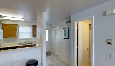 Quail Creek Townhomes Apartments - Lawrence, KS