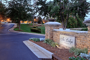 The Lodge At Crossroads Apartments - Cary, NC