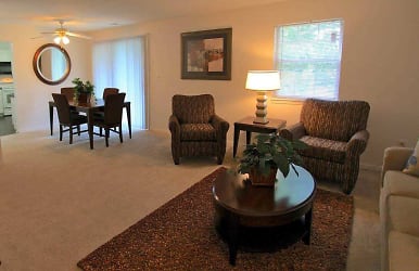 Eagle Creek Court Apartments - Indianapolis, IN