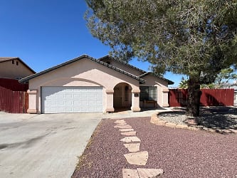 487 Stanford Dr - Barstow, CA