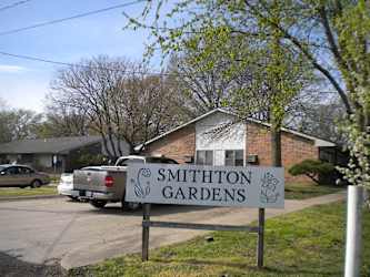 300 W Clay St - Smithton, MO