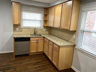 1614 Aline Dr - Grosse Pointe Woods, MI
