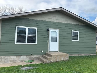 352 2nd Ave SW - Dickinson, ND