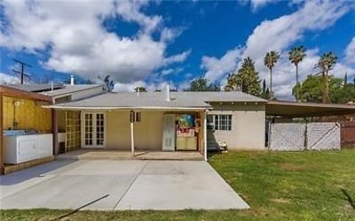 7716 Owensmouth Ave - Los Angeles, CA