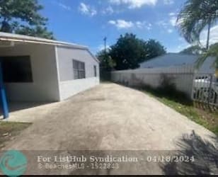 3060 NW 17th Ct - Fort Lauderdale, FL