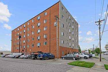 4960 Ridge Ave #203 - Cincinnati, OH
