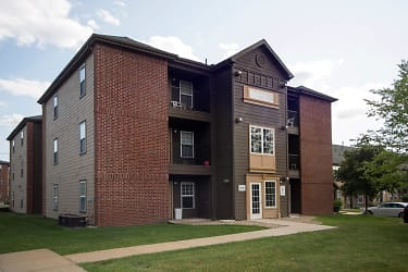 College Towne Apartments - Lansing, MI