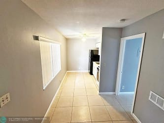 4030 NW 30th Terrace #2 - Lauderdale Lakes, FL