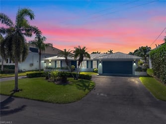 1410 Curlew Ave - Naples, FL