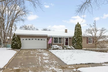 1620 Lucylle Ave - Saint Charles, IL