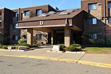 Woodland North Apartments - Coon Rapids, MN