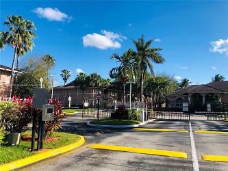 3211 Sabal Palm Manor #107 - Hollywood, FL