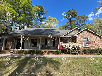 201 Queensberry Dr - Fayetteville, NC