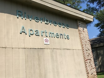 Riverbreeze Manor Apartments - Natchez, MS