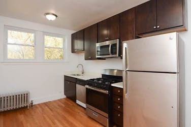 2944 N Albany Ave - Chicago, IL