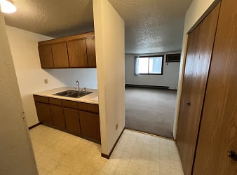 307 11th Ave NW unit 103 - Aberdeen, SD