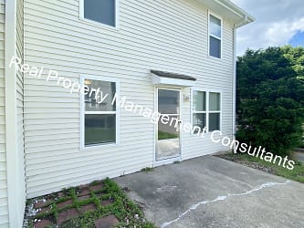 11006 NW Crooked Rd unit B - Parkville, MO