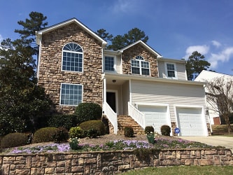 1048 Torrence Dr - Apex, NC