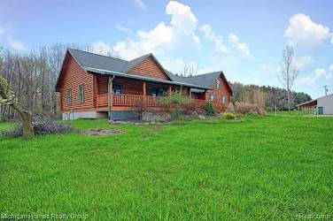9899 McPherson Rd - Millington, MI