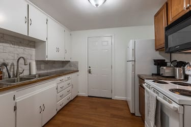 Spacious Fully Furnished Apartments In The Heart Of Blackstone - Omaha, NE