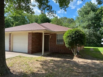 403 Valley Dr - Russellville, AR