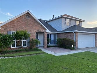 6145 Clearwater Dr - Slidell, LA