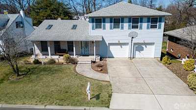 8 Pillar Dr - South Amboy, NJ