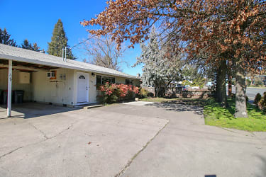 1747 Crater Lake Ave - Medford, OR