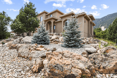 5440 Broadmoor Bluffs Dr - Colorado Springs, CO