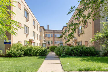 2005 W Touhy Ave unit 105 - Chicago, IL