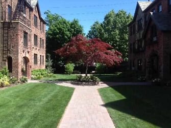 Fairfield Courtyard At Woodmere Apartments - Woodmere, NY