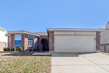 2709 Brea Canyon Rd - Fort Worth, TX