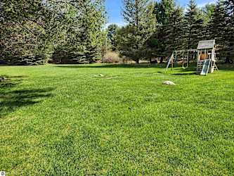 9171 Ayers Rd - Williamsburg, MI