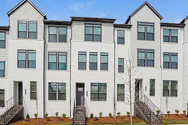 113 Woodway Park Dr - Atlanta, GA