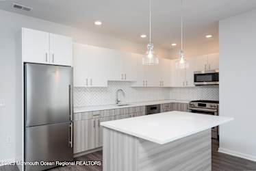 24 Mechanic St #404 - Red Bank, NJ