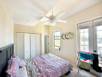 1418 NW 3rd Ave unit 302 - Gainesville, FL