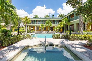 Club Mira Lago Apartments - Coral Springs, FL